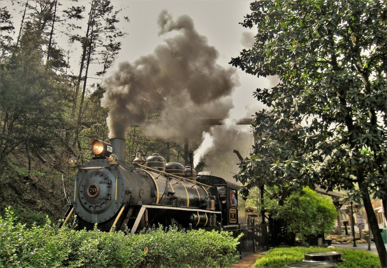 Moonshine Chalet, Hot Tub, Pool Access, Wifi, 1089 Free Tickets Each Paid Day, Dollywood And More Гатлінбург Екстер'єр фото