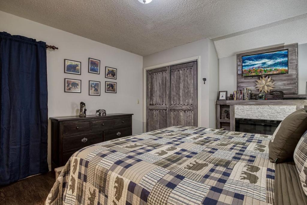 Moonshine Chalet, Hot Tub, Pool Access, Wifi, 1089 Free Tickets Each Paid Day, Dollywood And More Гатлінбург Екстер'єр фото