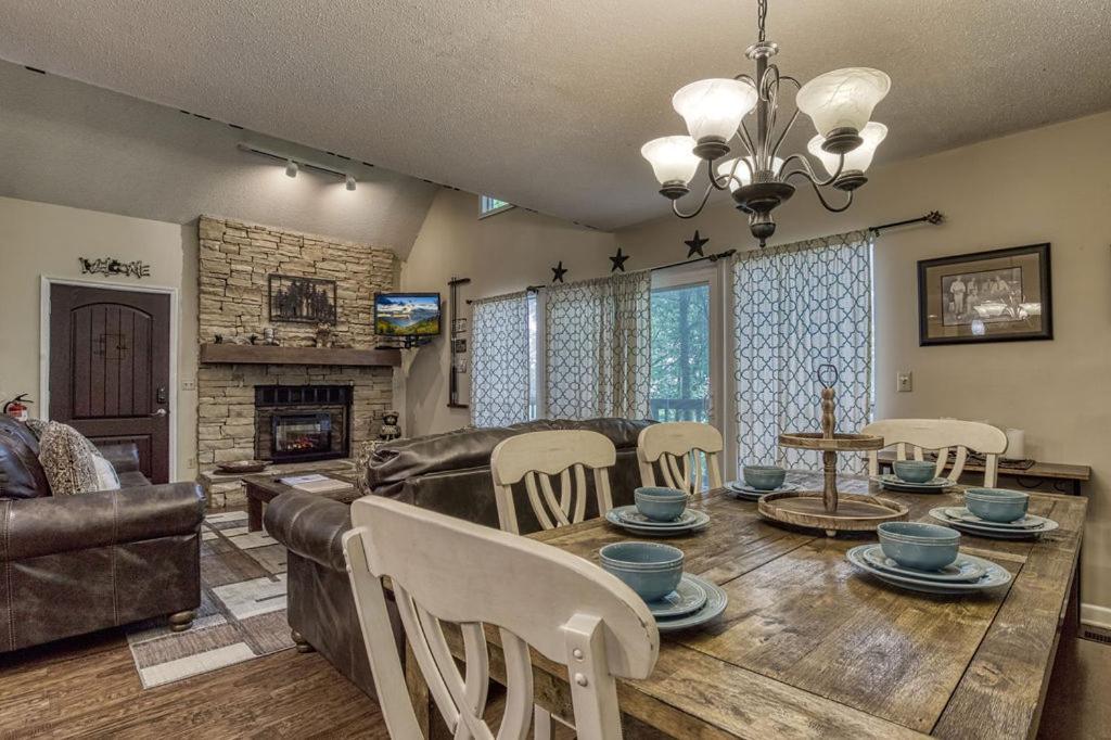 Moonshine Chalet, Hot Tub, Pool Access, Wifi, 1089 Free Tickets Each Paid Day, Dollywood And More Гатлінбург Екстер'єр фото