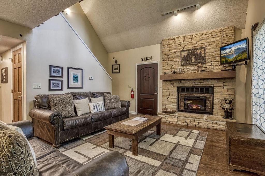 Moonshine Chalet, Hot Tub, Pool Access, Wifi, 1089 Free Tickets Each Paid Day, Dollywood And More Гатлінбург Екстер'єр фото