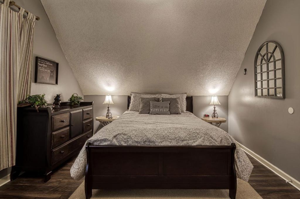 Moonshine Chalet, Hot Tub, Pool Access, Wifi, 1089 Free Tickets Each Paid Day, Dollywood And More Гатлінбург Екстер'єр фото