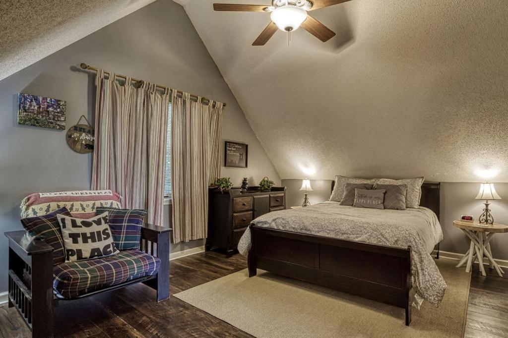 Moonshine Chalet, Hot Tub, Pool Access, Wifi, 1089 Free Tickets Each Paid Day, Dollywood And More Гатлінбург Екстер'єр фото