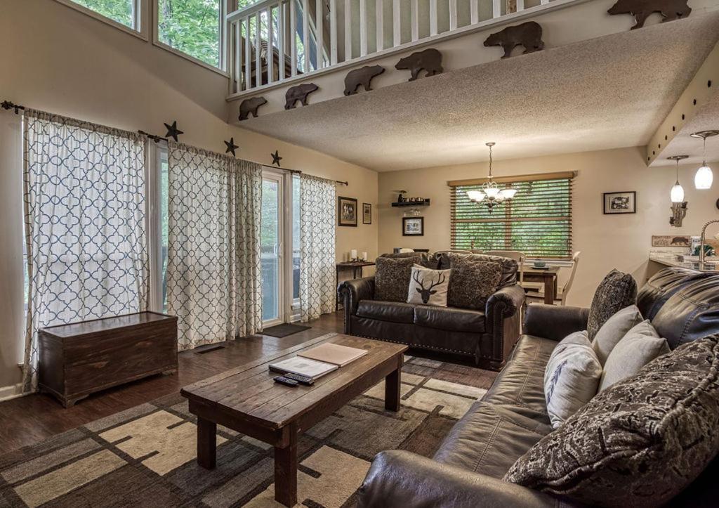 Moonshine Chalet, Hot Tub, Pool Access, Wifi, 1089 Free Tickets Each Paid Day, Dollywood And More Гатлінбург Екстер'єр фото