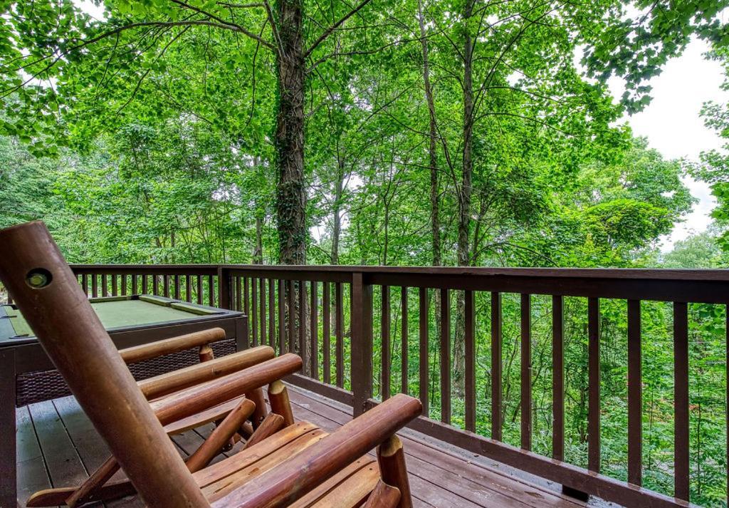 Moonshine Chalet, Hot Tub, Pool Access, Wifi, 1089 Free Tickets Each Paid Day, Dollywood And More Гатлінбург Екстер'єр фото