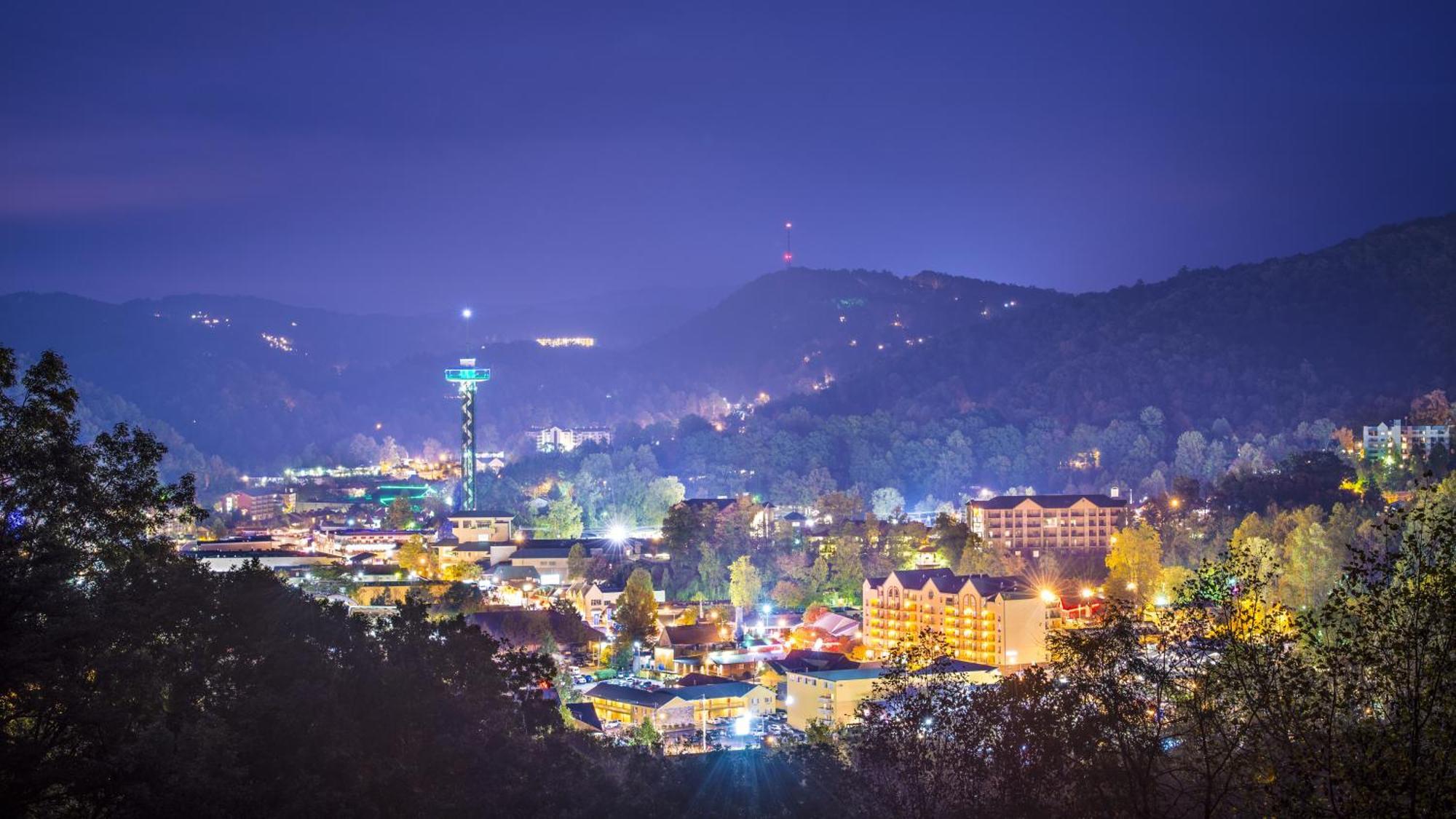 Moonshine Chalet, Hot Tub, Pool Access, Wifi, 1089 Free Tickets Each Paid Day, Dollywood And More Гатлінбург Екстер'єр фото