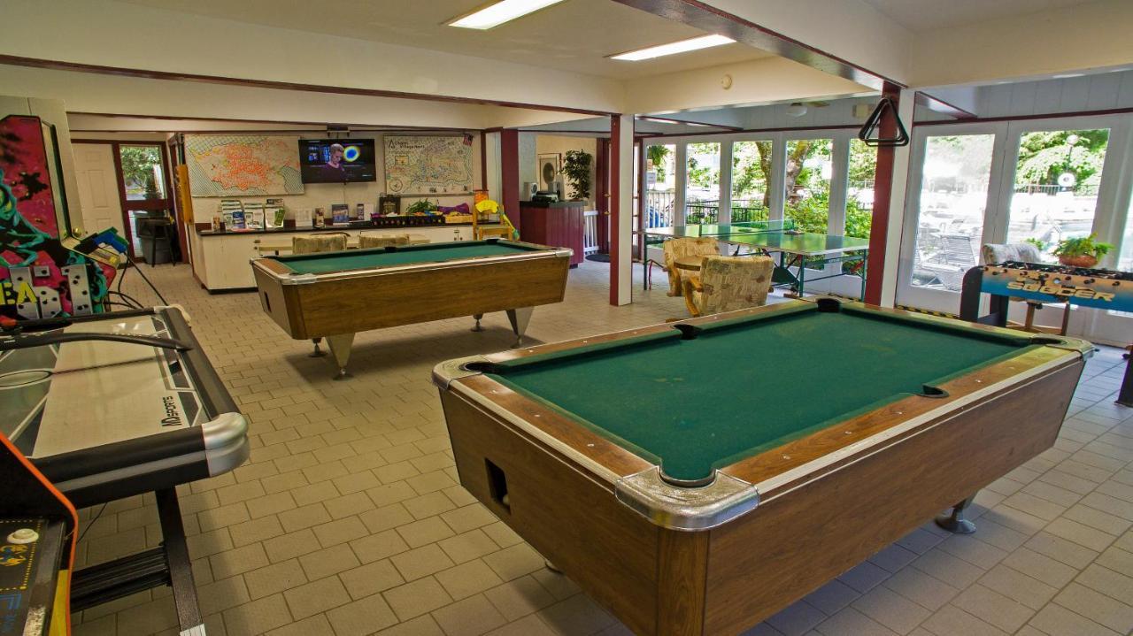 Moonshine Chalet, Hot Tub, Pool Access, Wifi, 1089 Free Tickets Each Paid Day, Dollywood And More Гатлінбург Екстер'єр фото