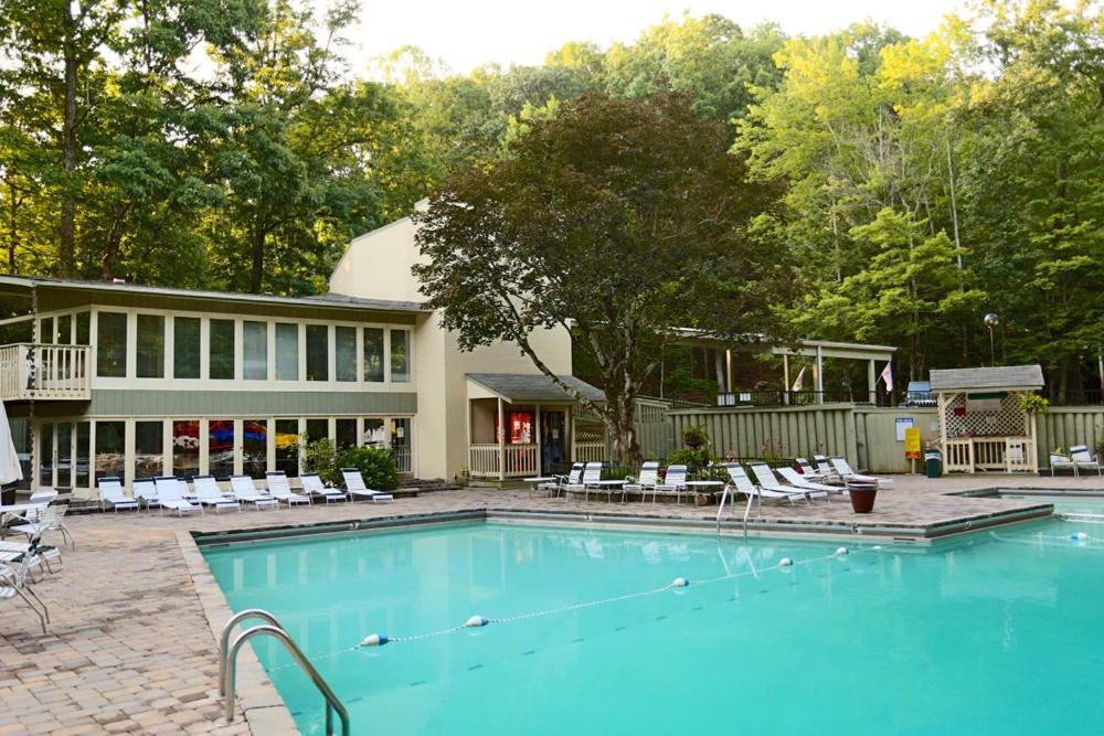 Moonshine Chalet, Hot Tub, Pool Access, Wifi, 1089 Free Tickets Each Paid Day, Dollywood And More Гатлінбург Екстер'єр фото