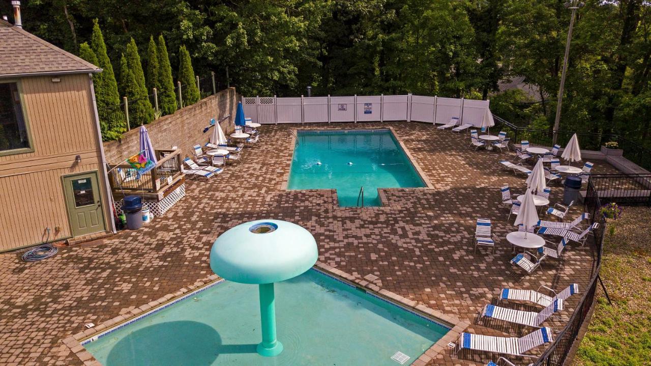 Moonshine Chalet, Hot Tub, Pool Access, Wifi, 1089 Free Tickets Each Paid Day, Dollywood And More Гатлінбург Екстер'єр фото